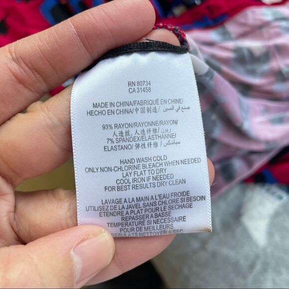 BCBGMAXAZRIA RED FLOWY CASUAL DRESS SCOOP NECK ABSTRACT WATERCOLOR PRINT SZ S - Picture 8 of 9